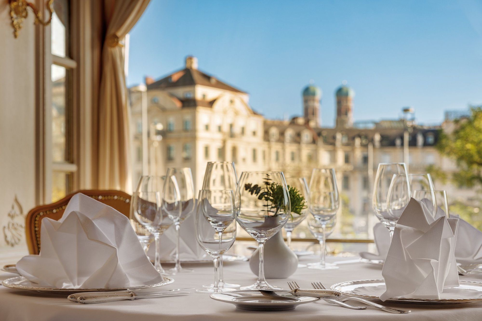 Hotel Koenigshof München Nhà hàng bức ảnh