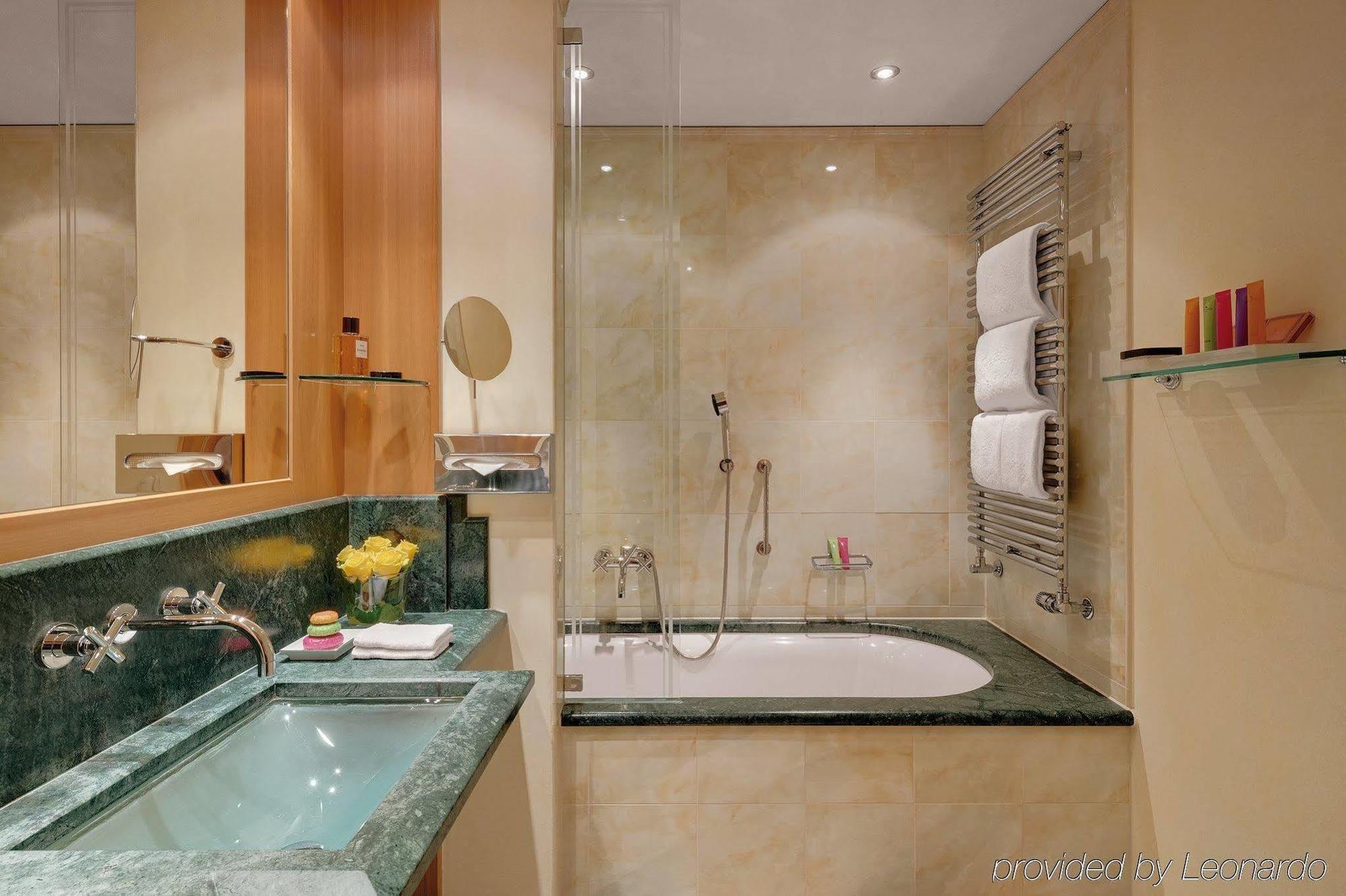 Hotel Koenigshof München Ngoại thất bức ảnh